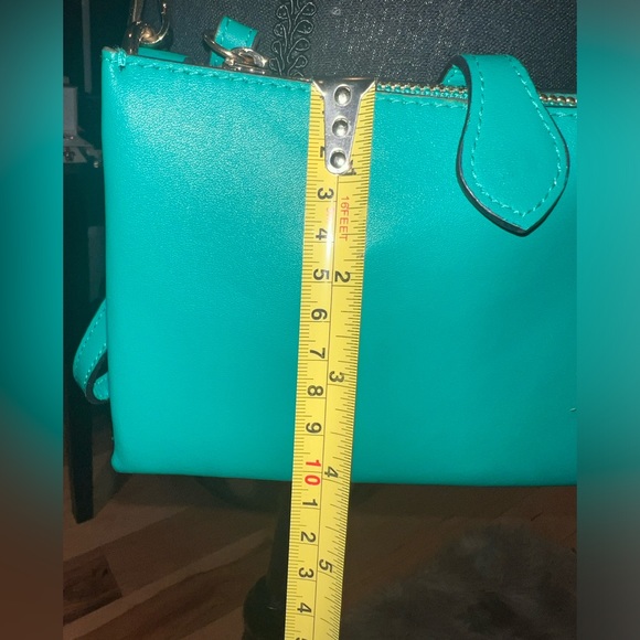 A new day vegan leather crossbody mini purse in green - Picture 4 of 9